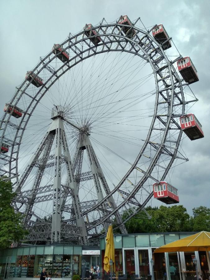 Center ! 2 Stops From The City Center! 비엔나 외부 사진